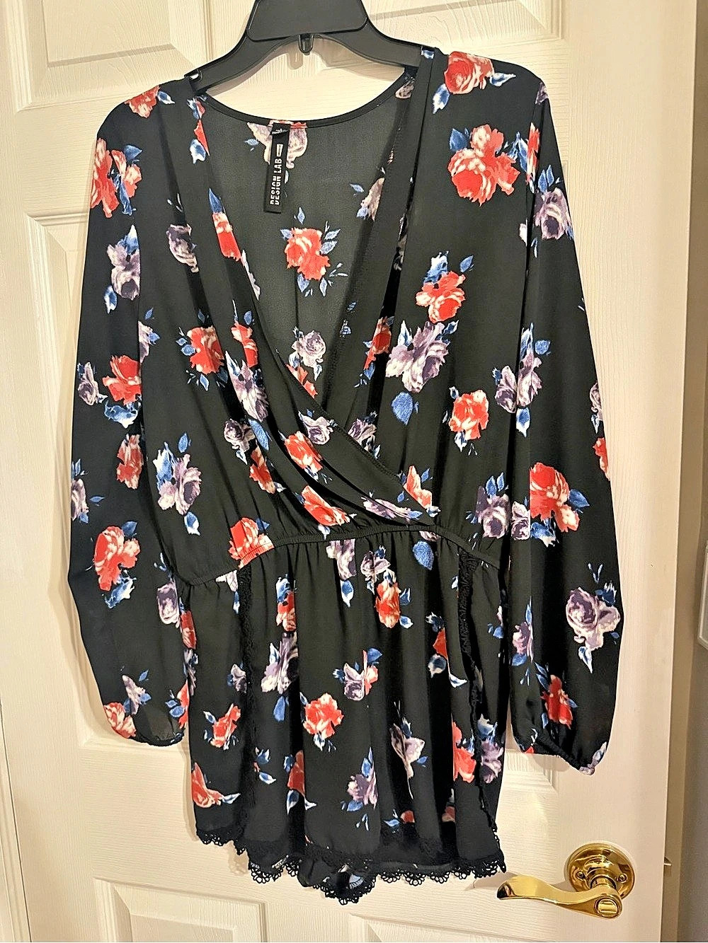 Floral Lace-Trim Romper in Black Large Like New